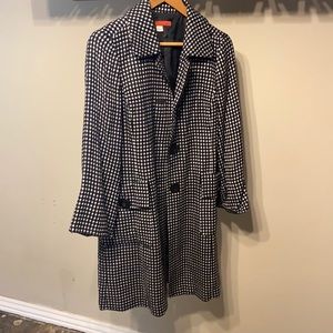 Black and white coat, super soft, never worn, size 6